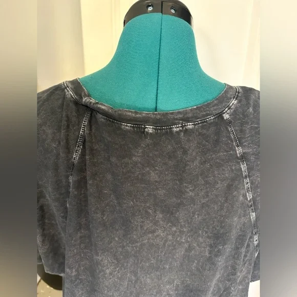 Rae Mode medium black/gray acid washed shirt - Picture 10 of 13